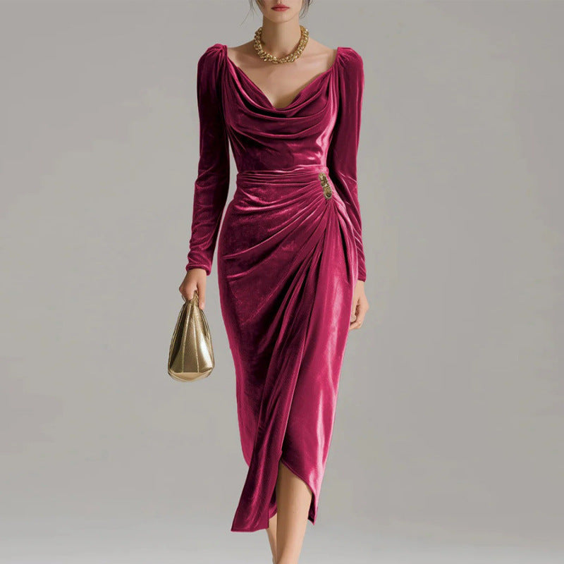 Paula | Pleated velvet dress that flatters the figure