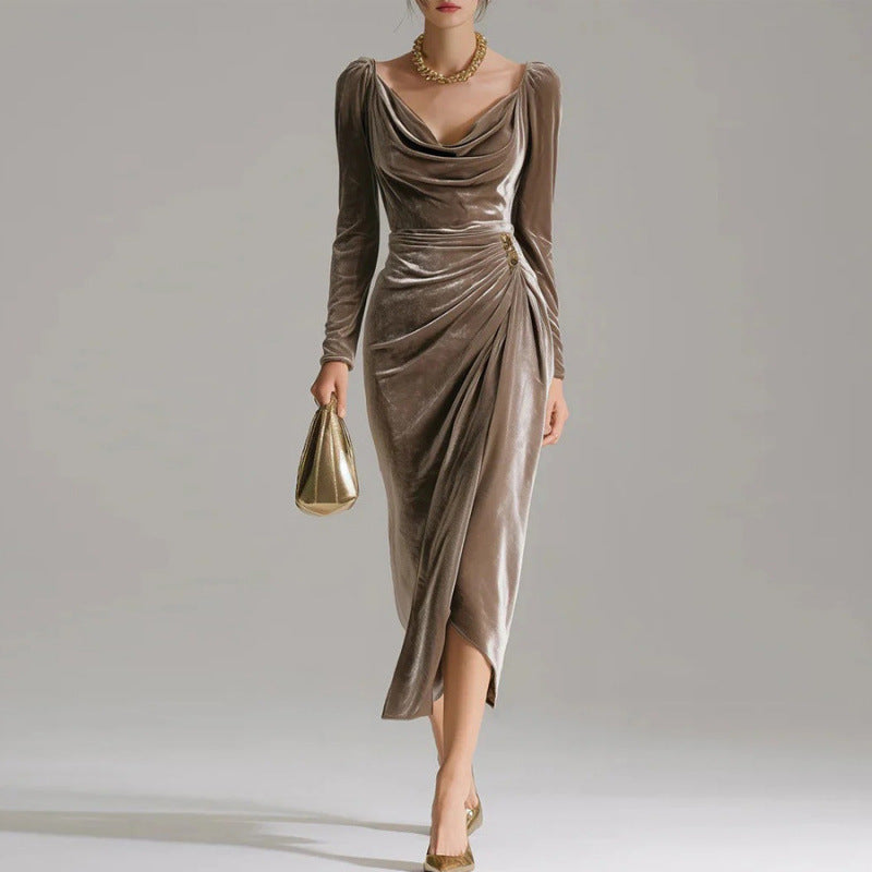 Paula | Pleated velvet dress that flatters the figure