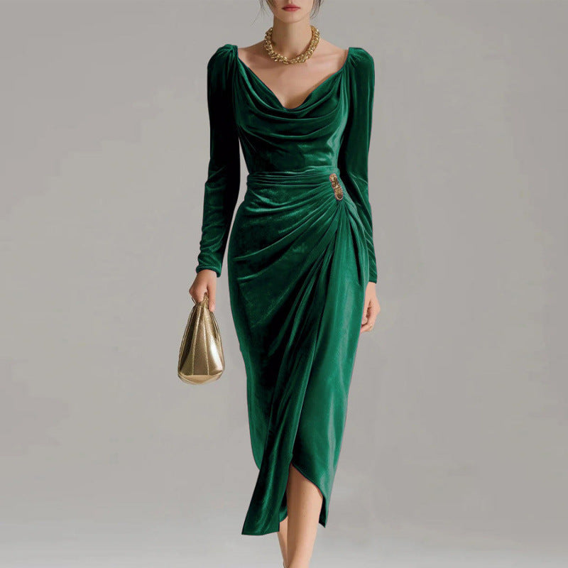Paula | Pleated velvet dress that flatters the figure